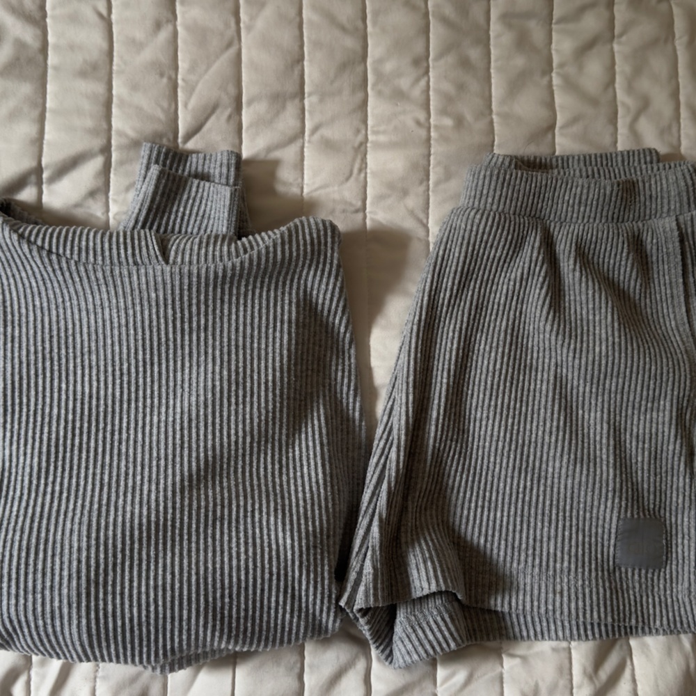 ALO Yoga Gray Ribbed Sweater Set